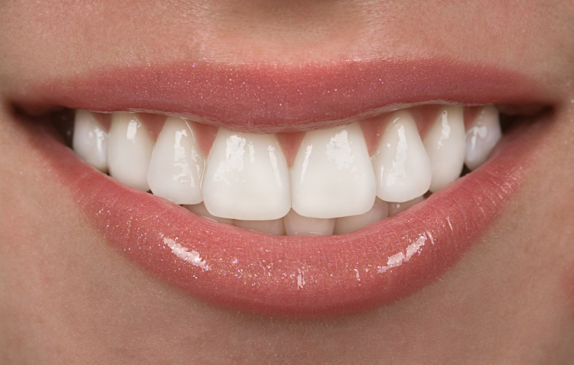 Dobra komunikacija na temu nijansi zuba između stomatologa i zubotehničke laboratorije